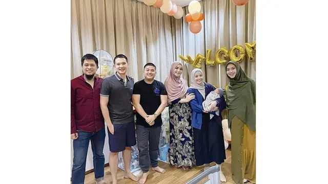 Sahabat Sejak SMA, Ini 6 Momen Natasha Rizky Gendong Bayi Citra Kirana