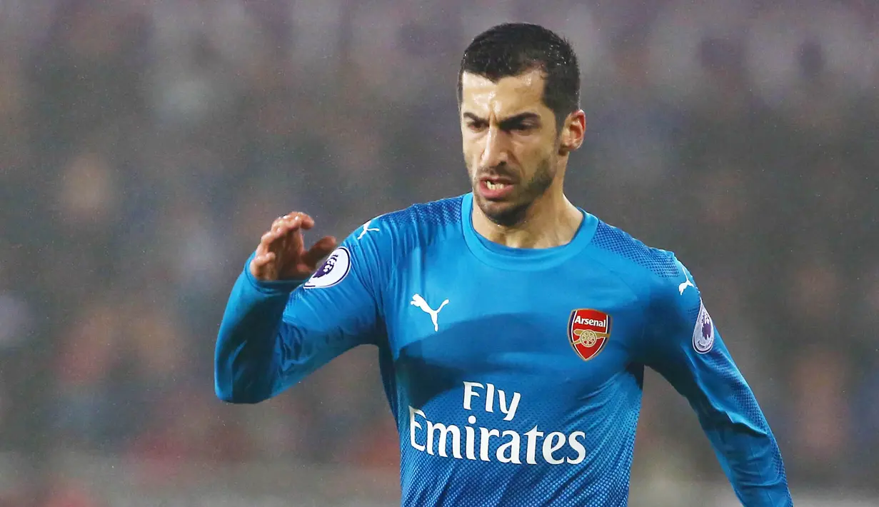 3. Henrikh Mkhitaryan (Arsenal) - Pemain baru The Gunners ini membuat kejutan dengan mencetak hat-trick assist saat menang 5-1 atas Everton, 3 Februari lalu. Kini mantan pemain MU itu menjadi harapan baru publik Emirates. (AFP/Geoff Caddick)