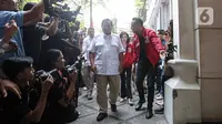 Ketua Umum PSI Giring Ganesha dan Wakil Ketua Dewan Pembina Grace Natalie sudah menanti Prabowo Subianto dan rombongan. (Liputan6.com/Faizal Fanani)