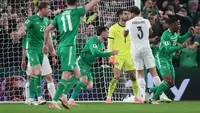 Troy Parrott merayakan golnya pada laga Irlandia melawan Portugal di Kualifikasi Piala Dunia 2026 zona Eropa - AP Photo/Peter Morrison