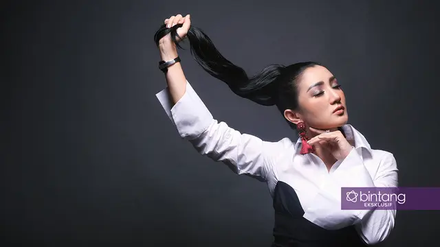 [Bintang] Eksklusif, Eksplorasi Melly Mono di Musik EDM dan Ballad