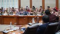 Rapat dengar pendapat mengenai kesiapan PT Pos Indonesia mendistribusikan logistik pemilu 2024. Foto: liputan6.com/dok.pt pos