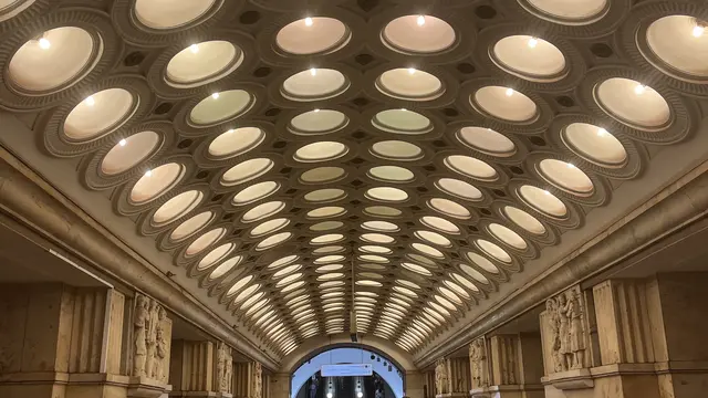 Stasiun metro Elektrozavodskaya di Moskow, Rusia.