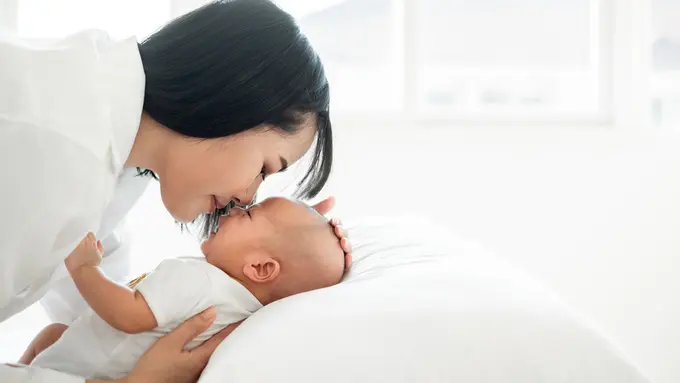 Cek Kandungan Skincare untuk Bayi yang Sensitif, Salah Satunya Ada Ekstrak Kolostrum! Apa Itu?