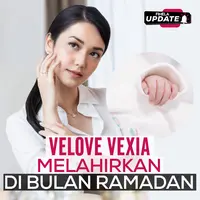 Velove Vexia resmi menjadi ibu! Ia mengumumkan kelahiran anak pertamanya yang bertepatan dengan bulan Ramadan. Informasi selengkapnya dalam Fimela Update berikut!