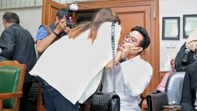 [Bintang] Roby Geisha dan Cinta Ratu Nansya