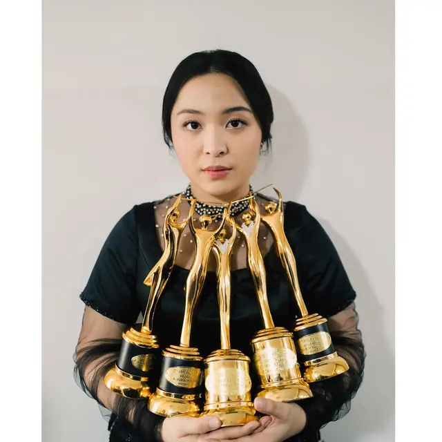 Potret Bernadya Borong Piala AMI Awards