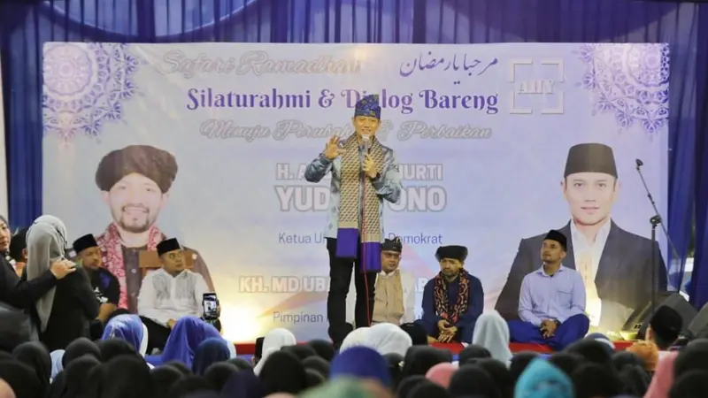 Ketua Umum (Ketum) Partai Demokrat, Agus Harimurti Yudhoyono (AHY) menyambangi Pondok Pesantren Roudlotul Ulum, Kabupaten Bandung Barat (KBB).
