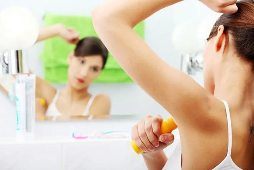 Meski begitu, tetap saja deodoran adalah produk terbaik untuk melindungi ketiakmu dari bau. (Via: lifescience.com)