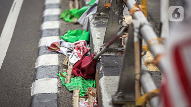 Bendera Partai di Flyover Jakarta