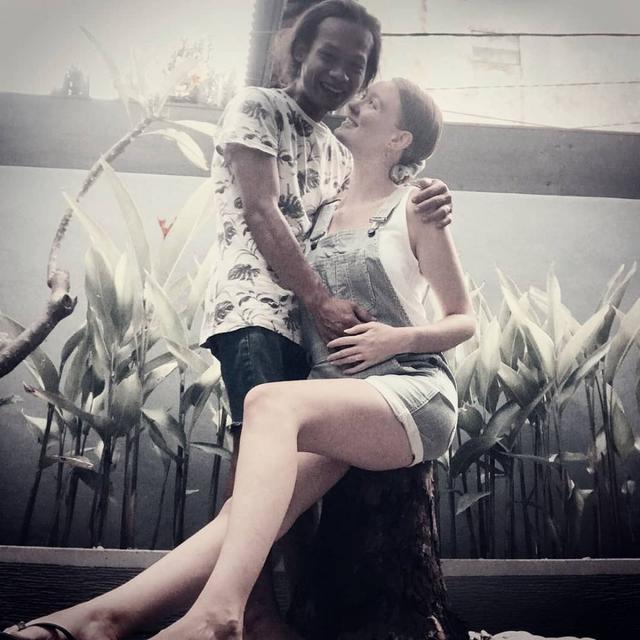 Sedang Hamil, Ini 6 Potret Baby Bump Polly Alexandria Bule yang Nikahi Pria Muntilan