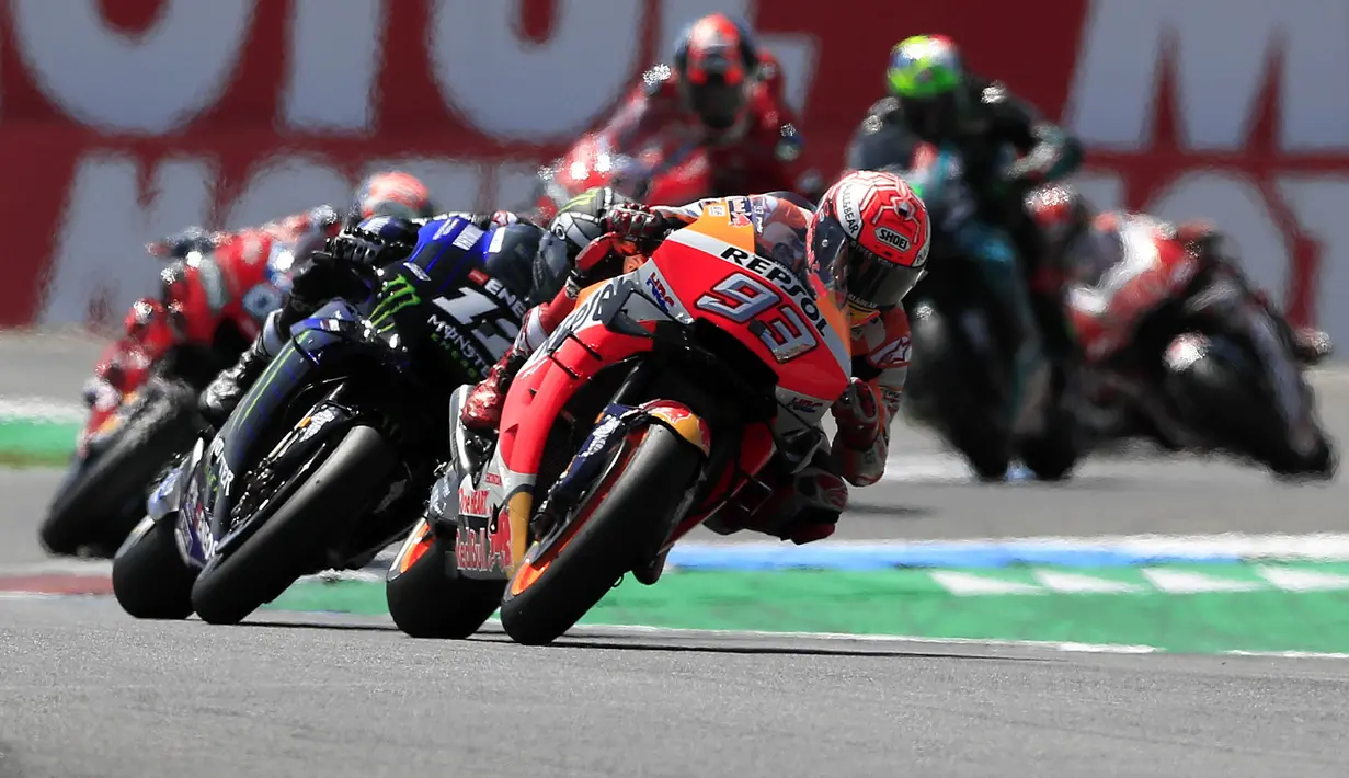 Pebalap Repsol Honda, Marc Marquez, saat beraksi pada MotoGP Belanda di Sirkuit Assen, Belanda, Minggu (30/6/2019). Vinales sukses menjadi juara dengan catatan waktu 40 menit 55,415 detik. (AP//Peter Dejong)