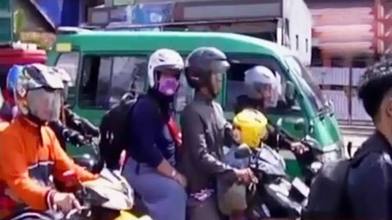 Pemudik Bersepeda Motor Mulai Padati Jalur Selatan