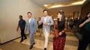 Merry Riana selesaikan tampilannya dengan heels nude tanpa aksesori berlebih [@agusyudhoyono]