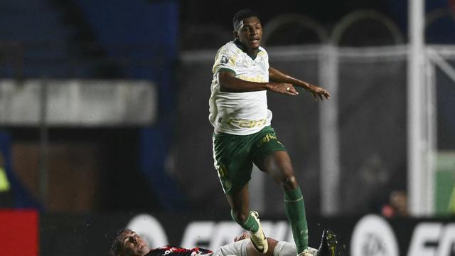 West Ham Telikung Pemain Incaran Manchester United dan Real Madrid