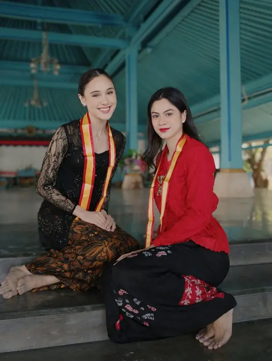 Kegiatan ini tidak hanya memperlihatkan sisi lain dari Hana Saraswati dan Yasmin Napper yang selama ini dikenal lewat layar kaca, tetapi juga menunjukkan dedikasi mereka dalam melestarikan budaya Indonesia. Melalui pengalaman belajar karawitan di Keraton Solo, kedua aktris ini memberikan pesan bahwa budaya dan seni tradisional adalah bagian penting dari identitas bangsa yang harus dijaga dan diwariskan kepada generasi berikutnya. (Liputan6.com/IG/@hanahaho)