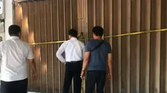 Selama ini korban tinggal bersama istri dan anaknya yang masih berusia 7 tahun. Namun, saat kejadian keluarganya itu tidak berada di dalam rumah.
