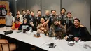 Anggota geng motor Bedain yang mengenakan kostum monyet sukses membuat netizen gemas dan tertawa. Kehadiran Andhika Pratama dan Dikta yang tidak masuk dalam kedua geng juga menjadi daya tarik tersendiri, menambah keseruan dan kehebohan acara bukber. (Liputan6.com/IG/@andhiiikapratama)