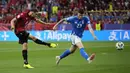 Italia sempat tertinggal lewat gol cepat Nedim Bajrami di awal babak pertama. (AP Photo/Alessandra Tarantino)
