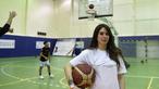 Fatima Reyadh merupakan asisten pelatih wanita untuk klub basket Al Najma yang mana merupakan salah satu tim basket senior putra di Bahrain. (AFP/Mazen Mahdi)