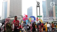 Warga berolahraga saat CFD di kawasan Bundaran HI, Jakarta, Minggu (3/7/2022). Meski sempat diguyur hujan tidak menyurutkan  masyarak untuk berolahraga di akhir pekan. (Liputan6.com/Angga Yuniar)