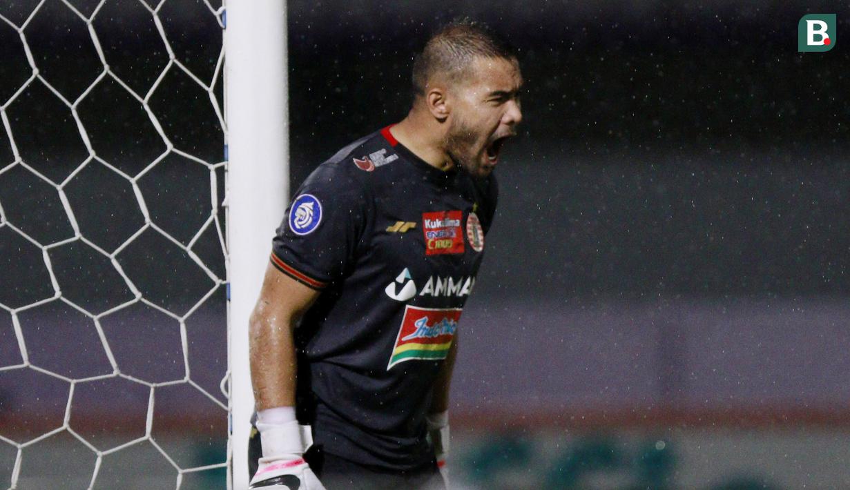 Andritany Ardhiyasa. Kiper utama Persija Jakarta berusia 29 tahun ini memiliki nilai pasar Rp.5,21 miliar. Akibat terserang DBD, ia hanya turun di dua laga awal dalam 6 laga di BRI Liga 1 dan telah kebobolan 3 gol. Saat ini Persija bercokol di posisi 4 klasemen sementara. (Bola.com/M. Iqbal Ichsan)