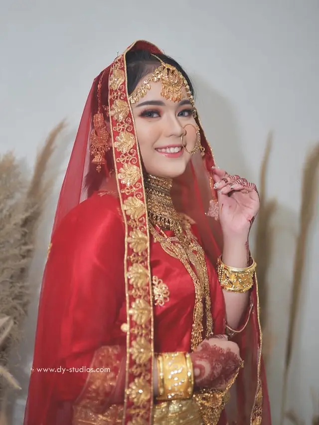Biasa Natural, Ini 6 Potret Putri DA dengan Makeup Tebal