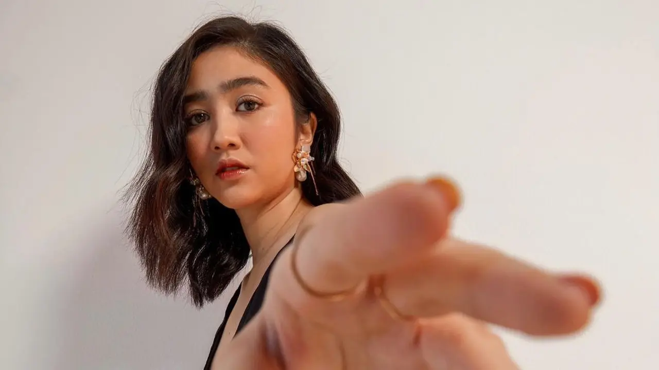 Febby Rastanty (https://www.instagram.com/p/CQTHUW-nMRJ/?utm_medium=copy_link)