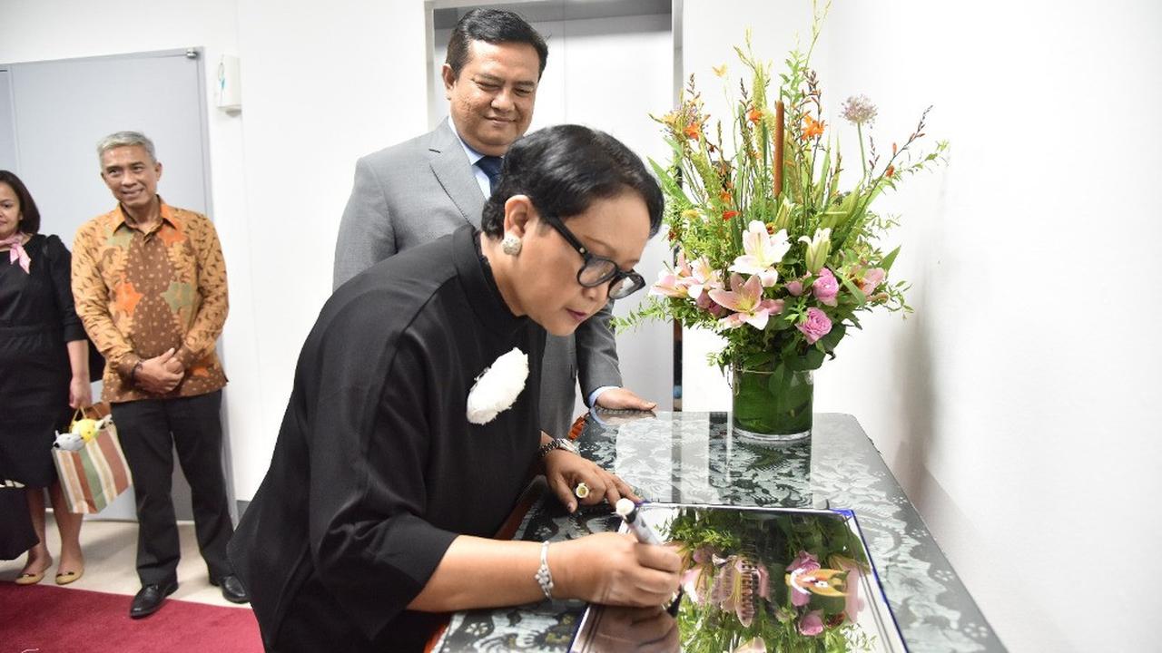 Menteri Luar Negeri RI, Retno Marsudi, meresmikan beroperasinya mirror site data center pertama di Seoul, Korea Selatan (Kemlu.go.id)