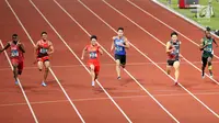 Sprinter Indonesia, Lalu Muhammad Zohri (kedua kiri) saat lari nomor 100 meter putra pada final atletik Asian Games 2018 di Stadion Utama GBK, Jakarta (26/8). Lalu Muhammad Zohri finis diurutan ketujuh. (Liputan6.com/Fery Pradolo)