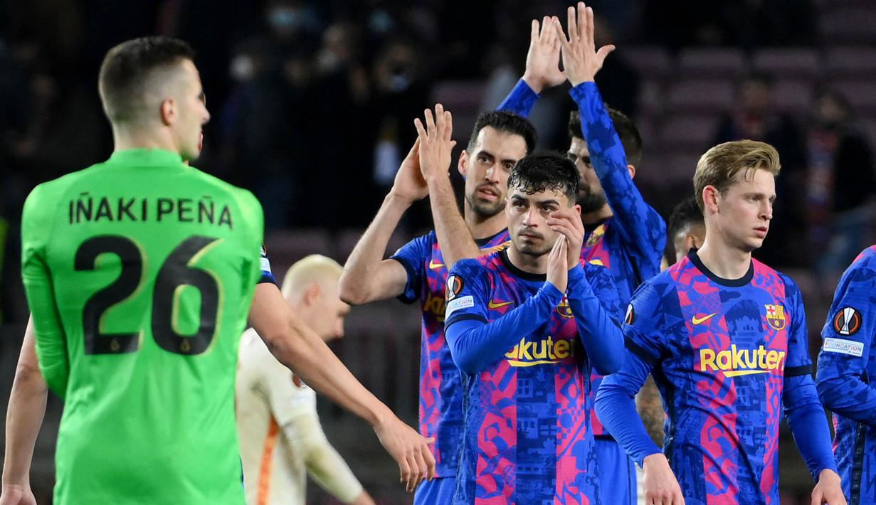 Barcelona harus puas bermain imbang kala menjamu klub Turki, Galatasaray, paga laga leg pertama babak 16 besar Liga Europa di Camp Nou. (AFP/Lluis Gene)