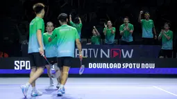 Tim Blitzers melakukan selebrasi setelah mencetak poin ke arah tim Rockets dalam laga pertama 3v3 Badminton XL 2025 yang berlangsung di Istora Senayan, Jakarta, Jumat (03/10/2025). (Bola.com/Bagaskara Lazuardi)