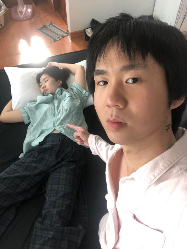 7 Momen Kocak Pria Jahili Pacarnya Jadi Ayam Goreng Ini Bikin Geleng Kepala