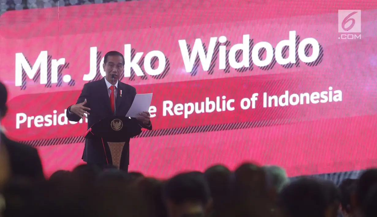 Presiden Jokowi memberi sambutan pada peresmian ekspor perdana Mitsubishi Xpander di IPC Car Terminal, Cilincing, Jakarta, Rabu (25/4). PT Mitsubishi Motors Krama Yudha Sales Indonesia mulai melakukan ekspor Mitsubishi Xpander. (Liputan6.com/Angga Yuniar)