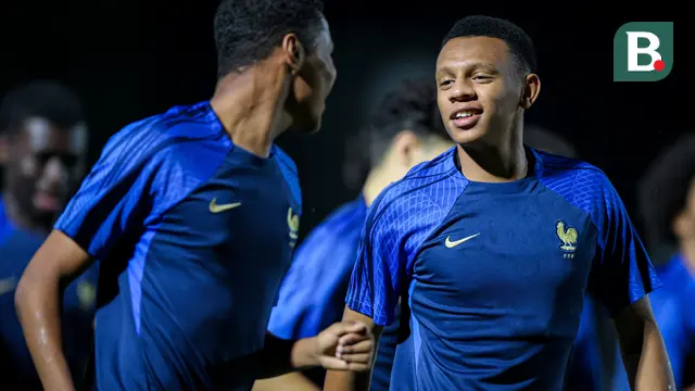 Foto: Timnas Prancis U-17 Terobos Hujan Deras untuk Latihan Persiapan Jelang Final Piala Dunia U-17 2023