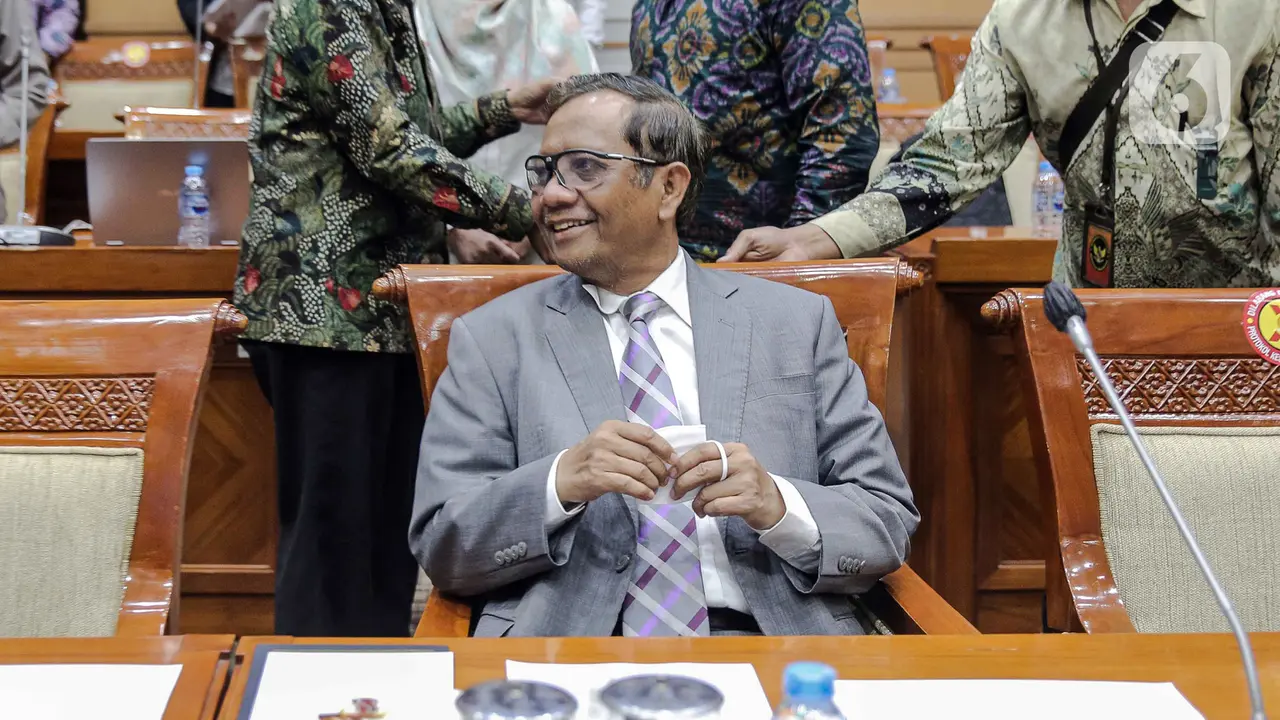 Menko Polhukam Mahfud MD Bahas RUU Perubahan Tentang MK Bersama DPR