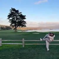 Kebahagiaan menyelimuti pasangan selebriti Julie Estelle dan David Tjiptobiantoro. Pasangan yang menikah pada 2021 itu tengah menanti kehadiran anak pertama. Julie mnegumumkan kabar bahagia melalui akun instagramnya. [Instagram/julstelle]