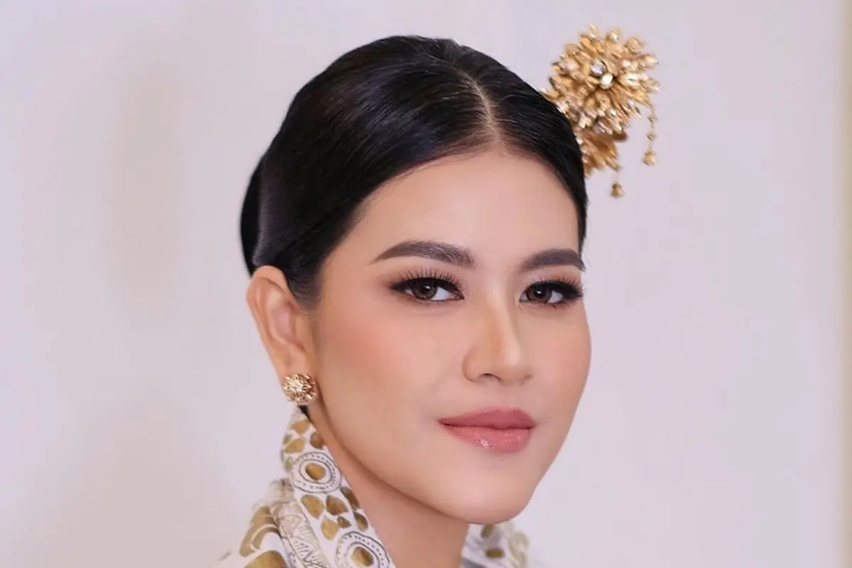 Kahiyang Ayu dengan makeup flawless (Instagram/malvava)