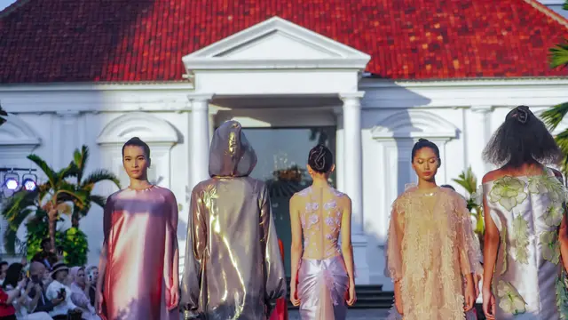 Sinergi, Cerminan Hubungan Erat Ibu dan Anak dalam Sebuah Koleksi Busana