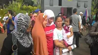 Buka Acara di Monas, Mensos Khofifah Jadi Target Foto Warga