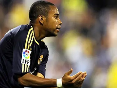 Real Madrid&#039;s Robinho celebrates after scoring the team&#039;s second goal against Zaragoza during a Spanish league football match at La Romareda stadium in Zaragoza on May 11, 2008. AFP PHOTO/JAVIER SORIANO