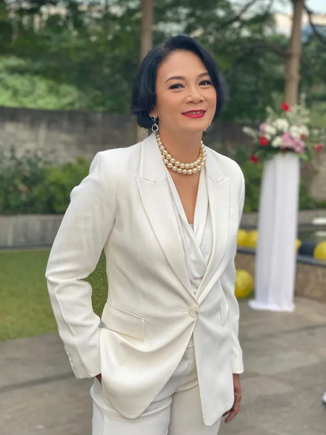 Genap Berusia 50 Tahun, Ini 6 Potret Terbaru Dian Nitami yang Tetap Awet Muda