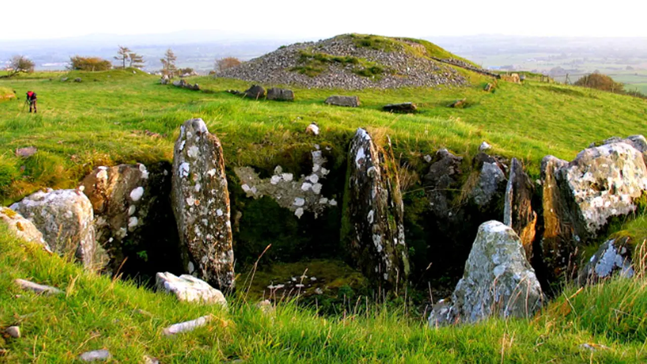 Penampakan sejumlah monumen megalitik di County Meath