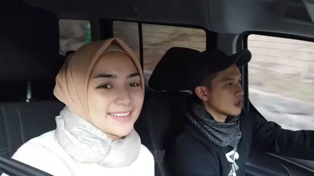 7 Momen Seru Citra Kirana dan Rezky Aditya di Obereggen, Main Ski Bareng