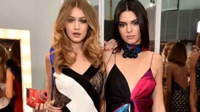 [Bintang] Erat Banget, Persahabatan 5 Pasang Seleb Hollywood Ini Bikin Iri