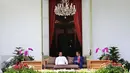 Presiden Jokowi dan Presiden Republik Sosialis Demokratik Sri Lanka Maithripala Sirisena berbincang di Istana Merdeka, Jakarta, Rabu (8/3). Pertemuan ini merupakan lanjutan sebelumnya, di sela penyelenggaraan KTT IORA ke-20. (Liputan6.com/Angga Yuniar)