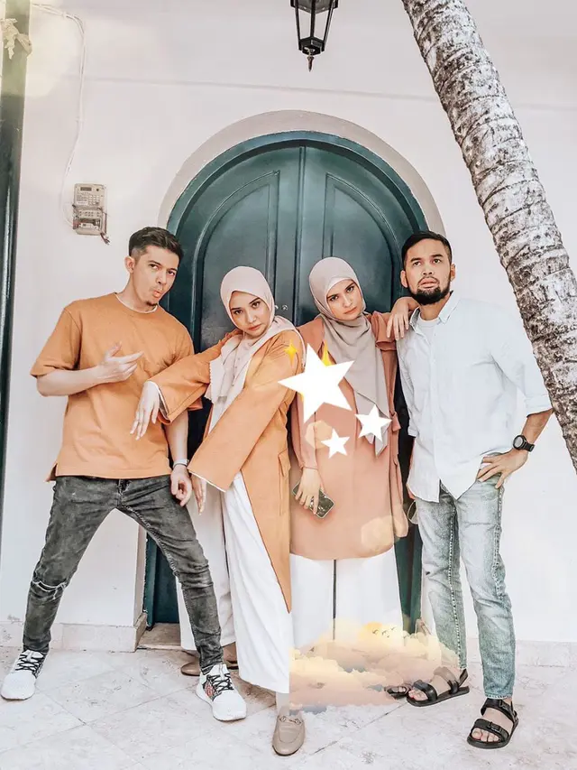 6 Potret Kompak Keluarga Zaskia dan Shireen Sungkar, Seru Banget