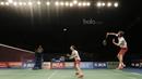 Pasangan Denmark, Mathias Boe/Carsten Morgensen, saat menghadapi pasangan China, Li Junhui/Liu Yuchen. Boe/Morgensen memberi perlawanan ketat sebelum akhirnya menyerah. (Bola.com/M Iqbal Ichsan)