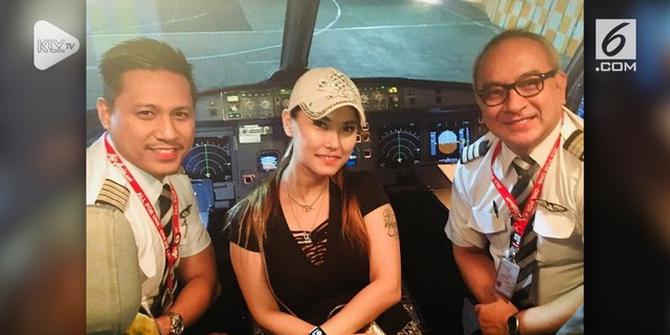 VIDEO: Berkunjung ke Bali, Maria Ozawa Foto di Kokpit Pesawat