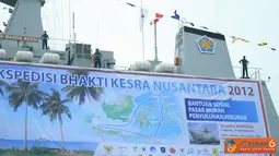 Citizen6, Jakarta: Asops Pangkolinlamil Kolonel Laut (P) Abdul Rasyid Kacong mengatakan bahwa salah satu unsur kapal perang jajaran Kolinlamil  KRI BAC - 593 mendukung pelaksanaan Bhakti Kesra Nusantara Bhakesra), Minggu (9/9). (Pengirim: Dispenkolinlamil